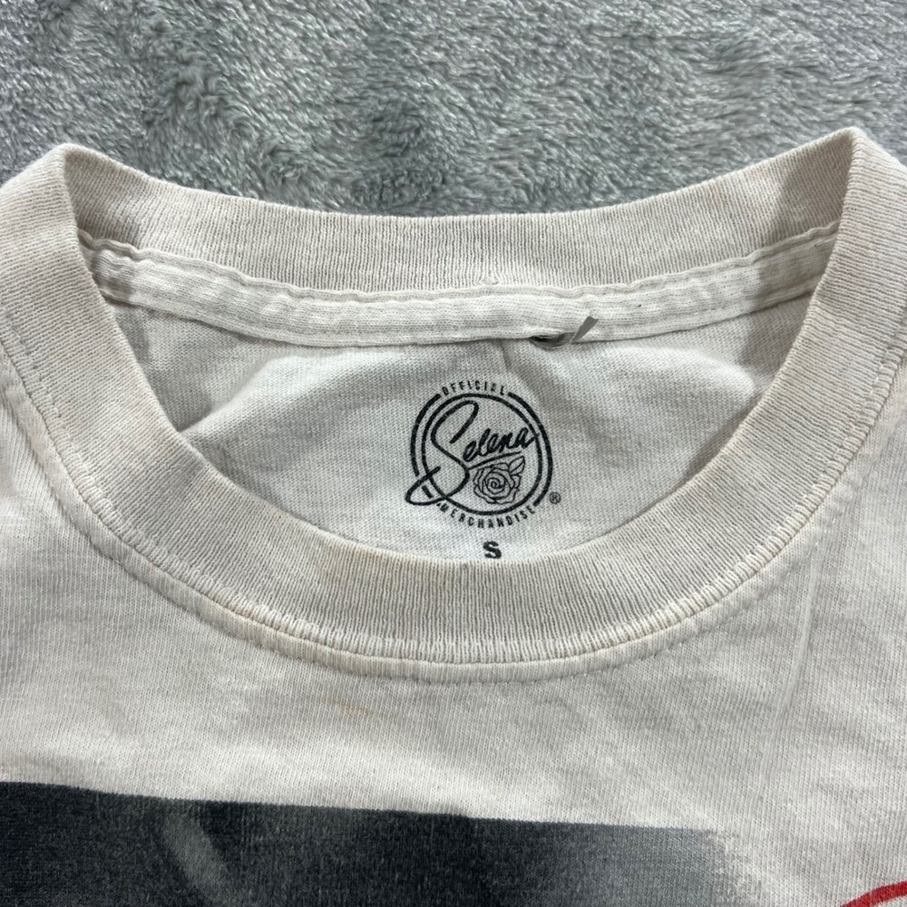 Selena Amor Prohibido Graphic Crop Top Womens Size Small‎ Cream Good Raw Hem Tee - Picture 3 of 14